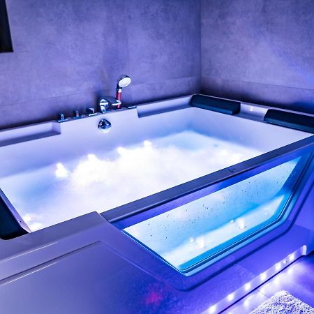 Domek Hot Tub Jacuzzi Chillout Колобжег Экстерьер фото