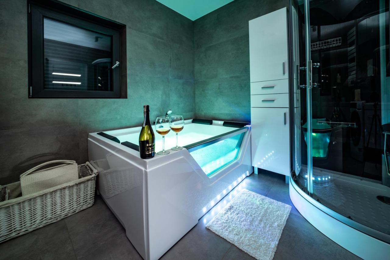 Domek Hot Tub Jacuzzi Chillout Колобжег Экстерьер фото